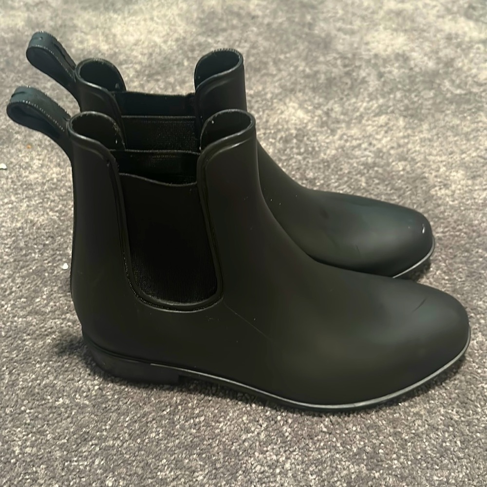 Woman’s US 7 Black Boots